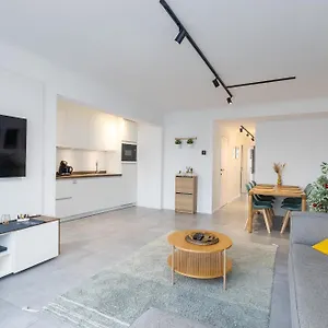 https://ostend-center-luxury-top-floor-apartment-free-parking.ostend-hotel.net